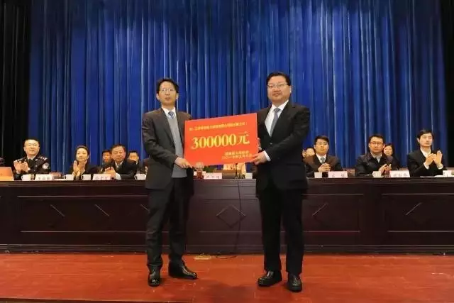 莱宝电力喜获“工业经济先进单位”荣誉称号，并获奖金30万元